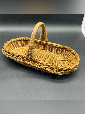 Vintage Wicker Basket Oval Handle Farmhouse Rustic Bread Fruit Serving